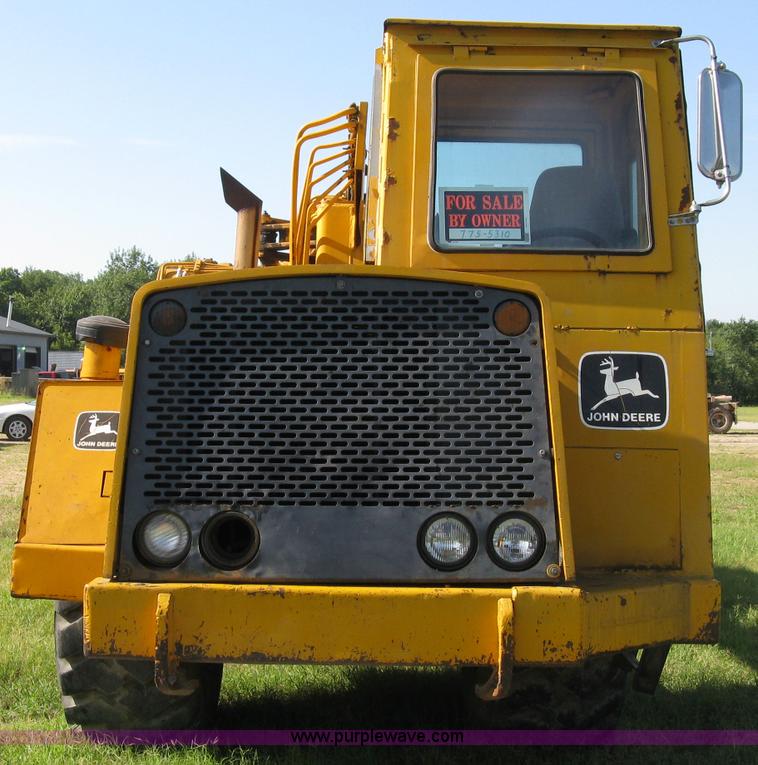 image for item 5046 1976 John Deere 762 paddle scraper