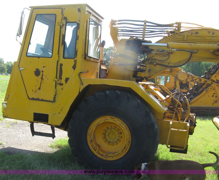 image for item 5046 1976 John Deere 762 paddle scraper