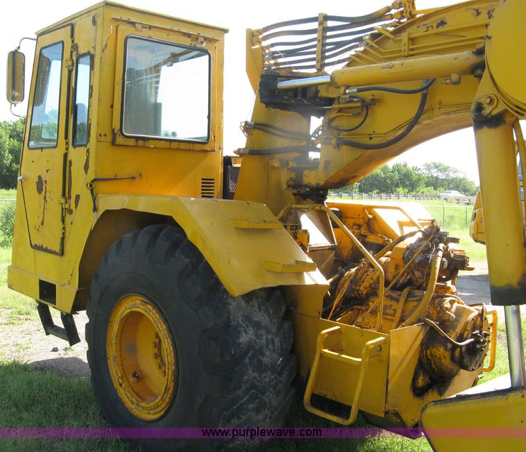 image for item 5046 1976 John Deere 762 paddle scraper