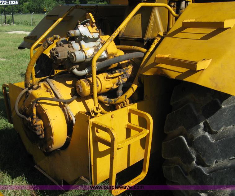 image for item 5046 1976 John Deere 762 paddle scraper