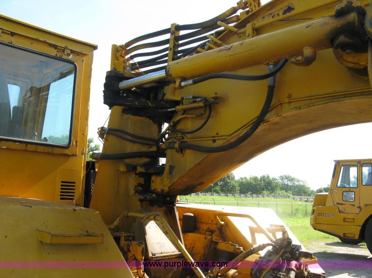 image for item 5046 1976 John Deere 762 paddle scraper