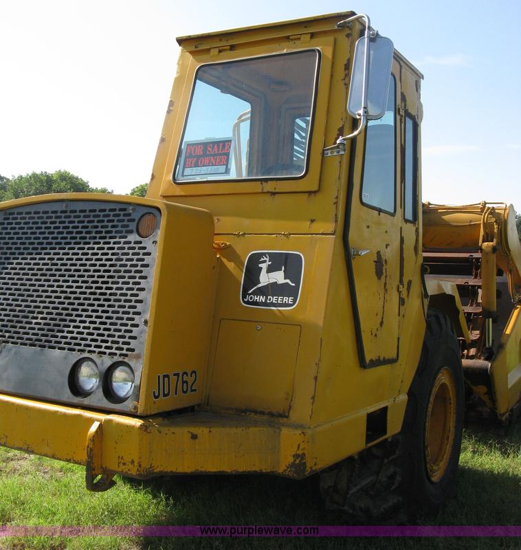 image for item 5046 1976 John Deere 762 paddle scraper