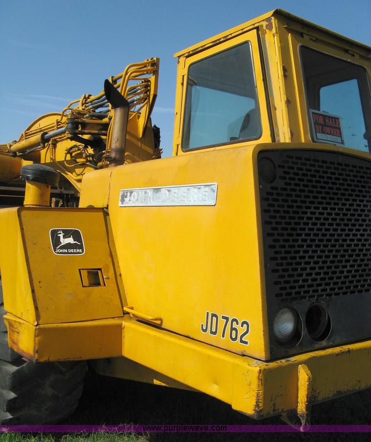 image for item 5046 1976 John Deere 762 paddle scraper