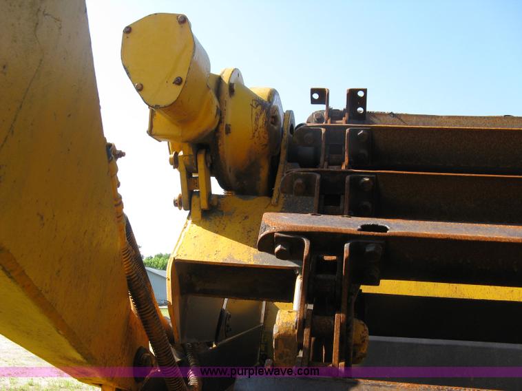 image for item 5046 1976 John Deere 762 paddle scraper