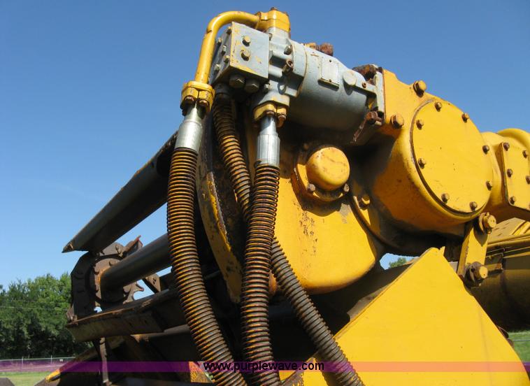 image for item 5046 1976 John Deere 762 paddle scraper