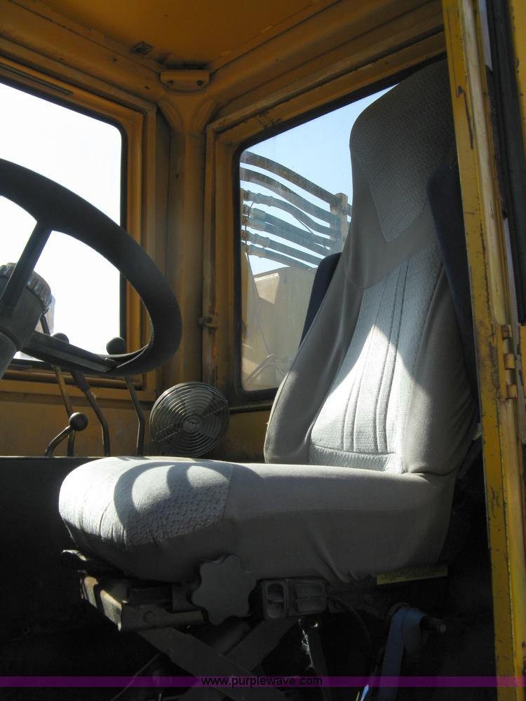 image for item 5046 1976 John Deere 762 paddle scraper