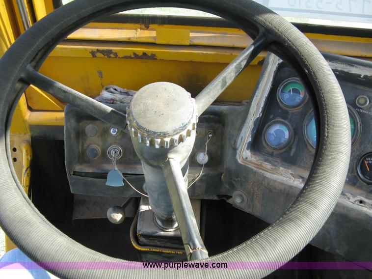 image for item 5046 1976 John Deere 762 paddle scraper