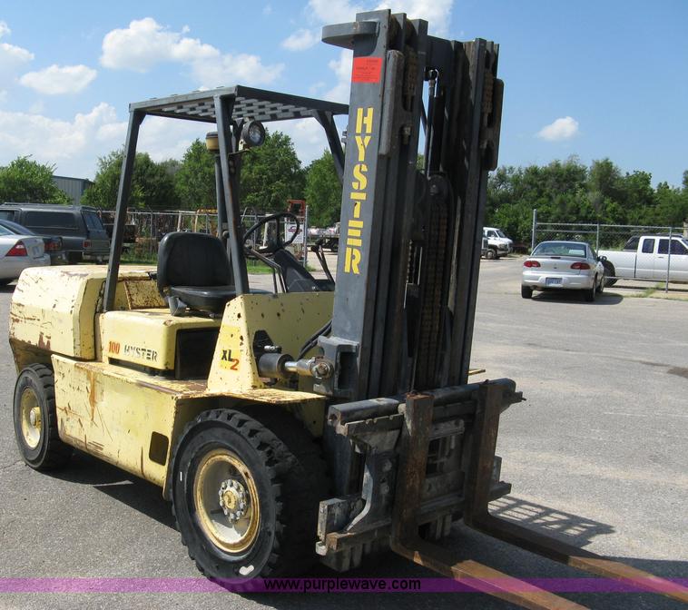 Hyster 100 XL2 forklift in Wichita, KS Item 5051 sold Purple Wave