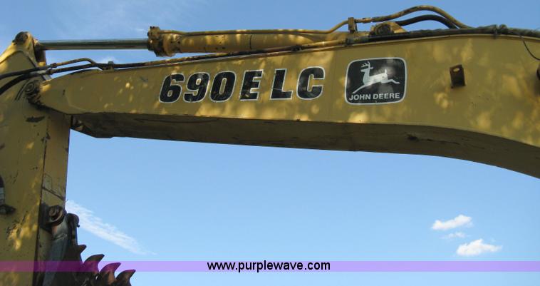 image for item 5066 1992 John Deere 690E LC track excavator