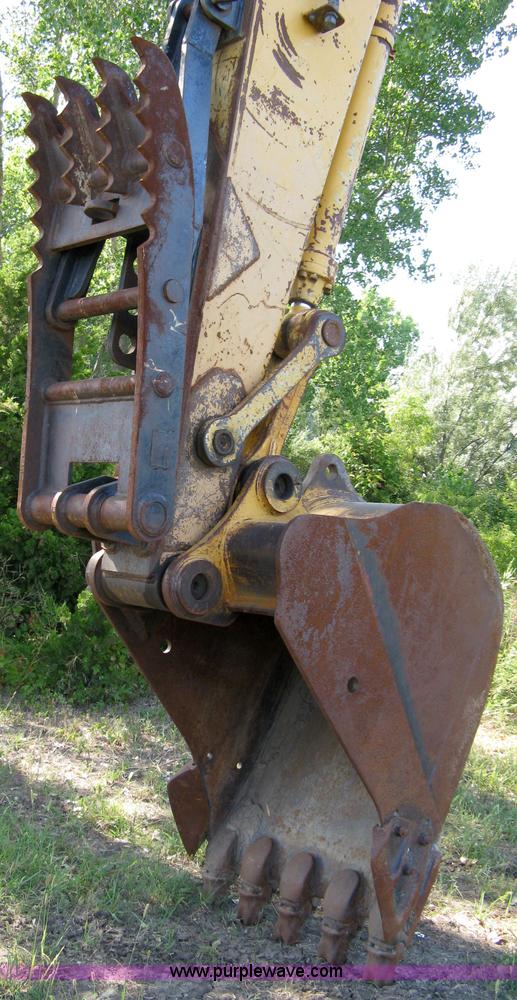 image for item 5066 1992 John Deere 690E LC track excavator