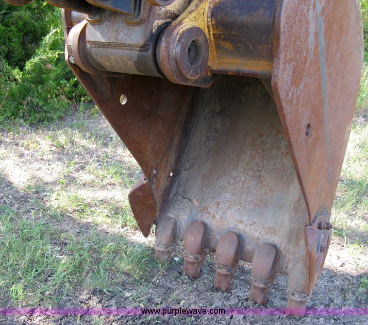 image for item 5066 1992 John Deere 690E LC track excavator