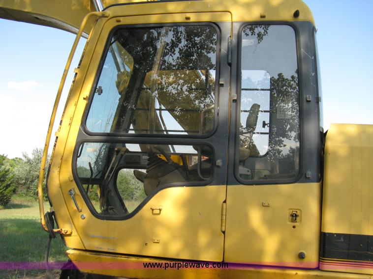 image for item 5066 1992 John Deere 690E LC track excavator