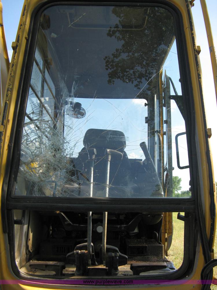 image for item 5066 1992 John Deere 690E LC track excavator