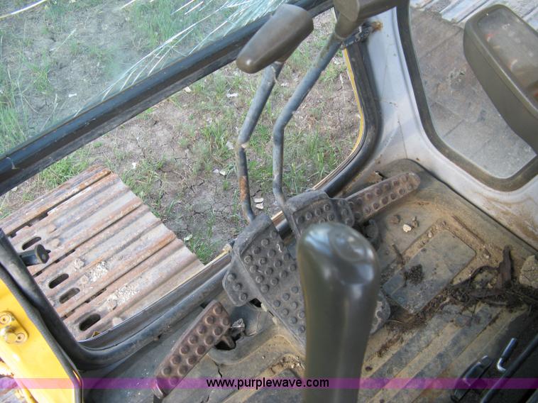 image for item 5066 1992 John Deere 690E LC track excavator