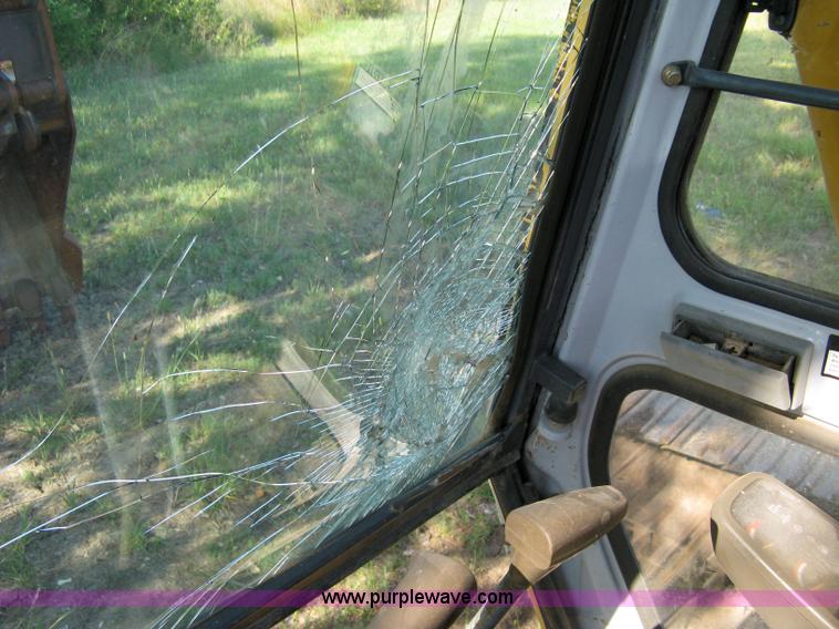 image for item 5066 1992 John Deere 690E LC track excavator