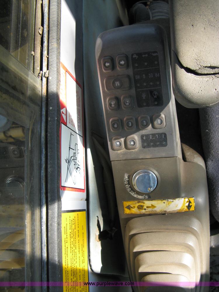 image for item 5066 1992 John Deere 690E LC track excavator