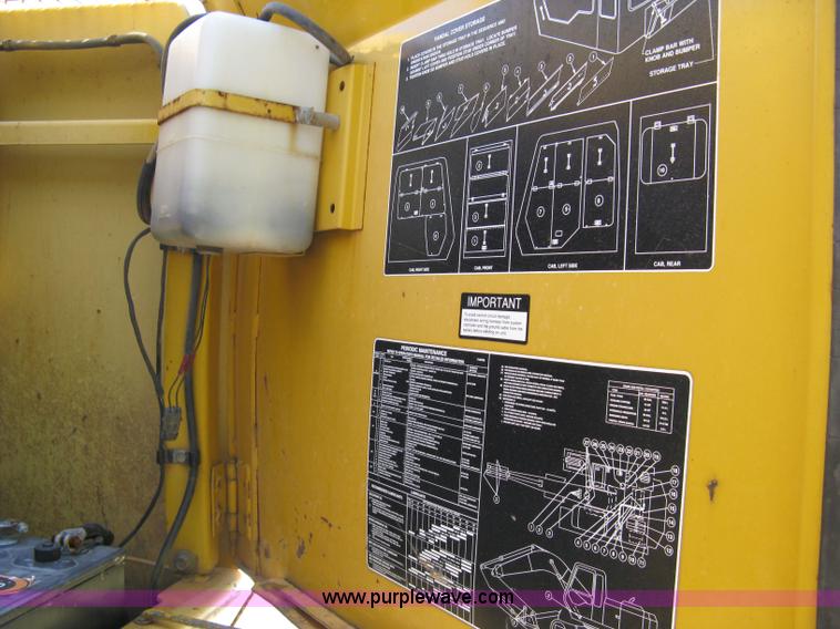 image for item 5066 1992 John Deere 690E LC track excavator