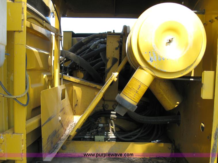 image for item 5066 1992 John Deere 690E LC track excavator