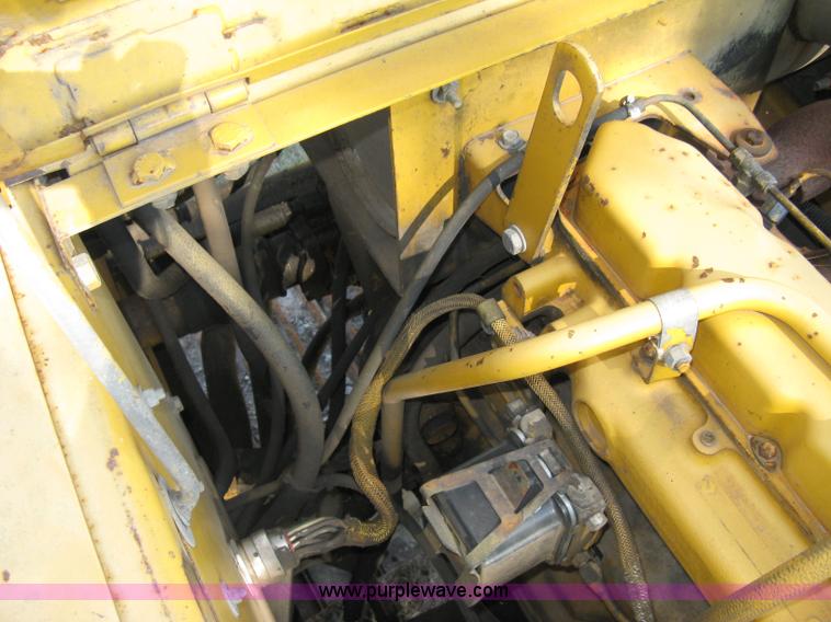 image for item 5066 1992 John Deere 690E LC track excavator