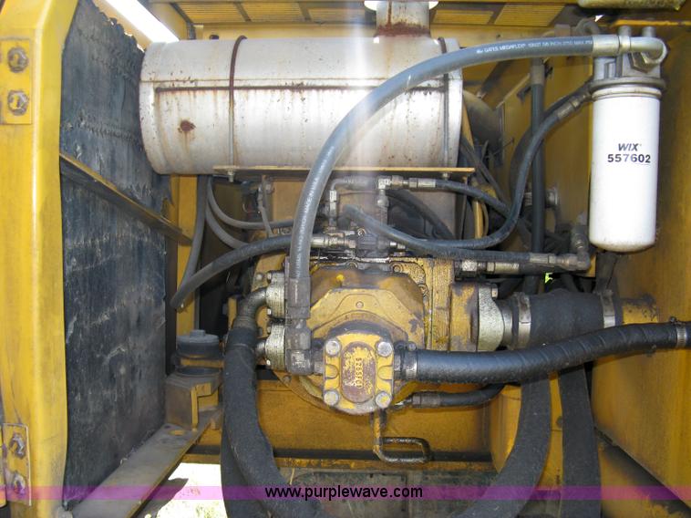 image for item 5066 1992 John Deere 690E LC track excavator