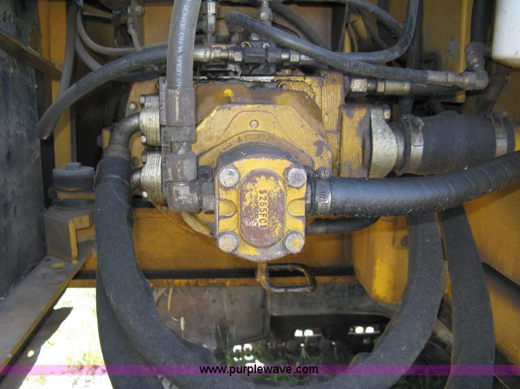 image for item 5066 1992 John Deere 690E LC track excavator