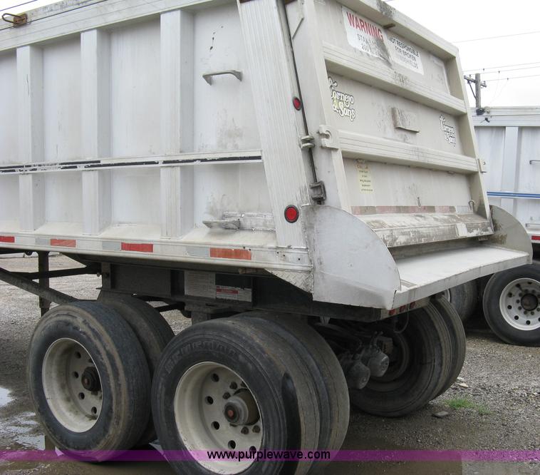image for item 5086 1996 Travis T102 26' aluminum end dump trailer
