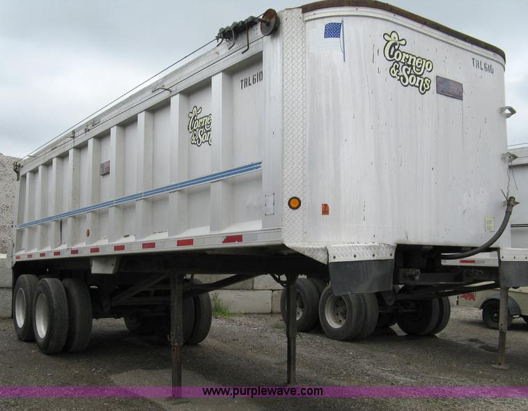 image for item 5087 1996 Travis T102 26' aluminum end dump trailer