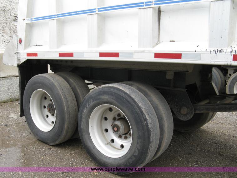 image for item 5087 1996 Travis T102 26' aluminum end dump trailer