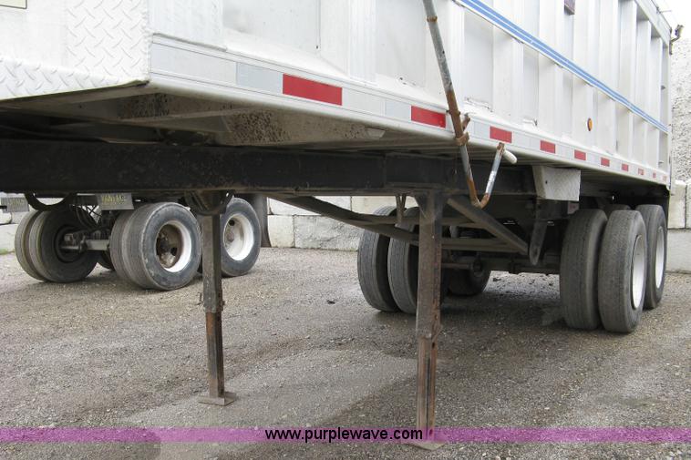 image for item 5087 1996 Travis T102 26' aluminum end dump trailer
