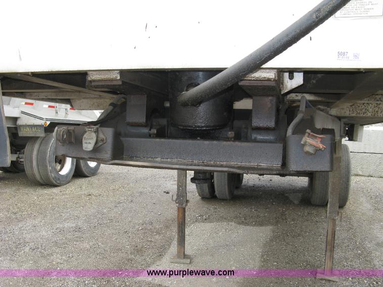 image for item 5087 1996 Travis T102 26' aluminum end dump trailer