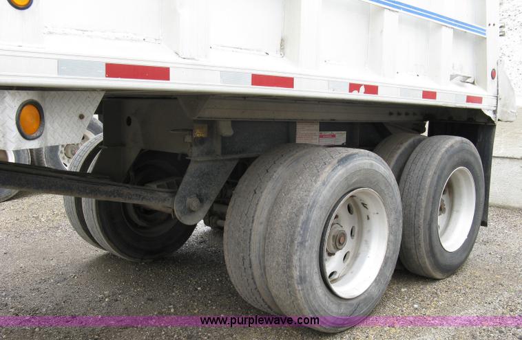 image for item 5087 1996 Travis T102 26' aluminum end dump trailer
