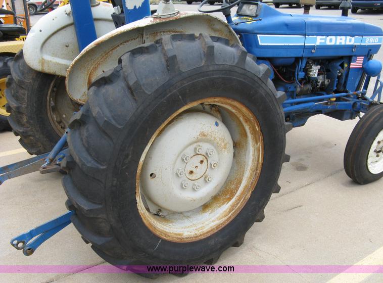 image for item 5089 Ford 2910 tractor