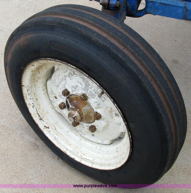 image for item 5089 Ford 2910 tractor