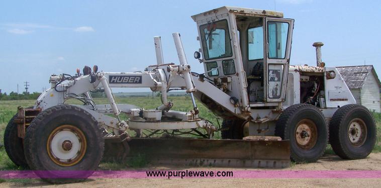 image for item 6011 Huber FJ50 motor grader