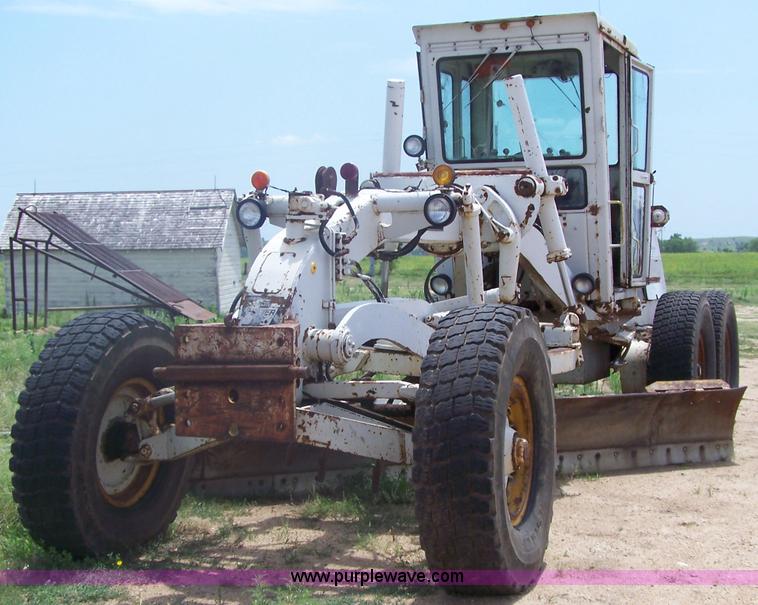 image for item 6011 Huber FJ50 motor grader