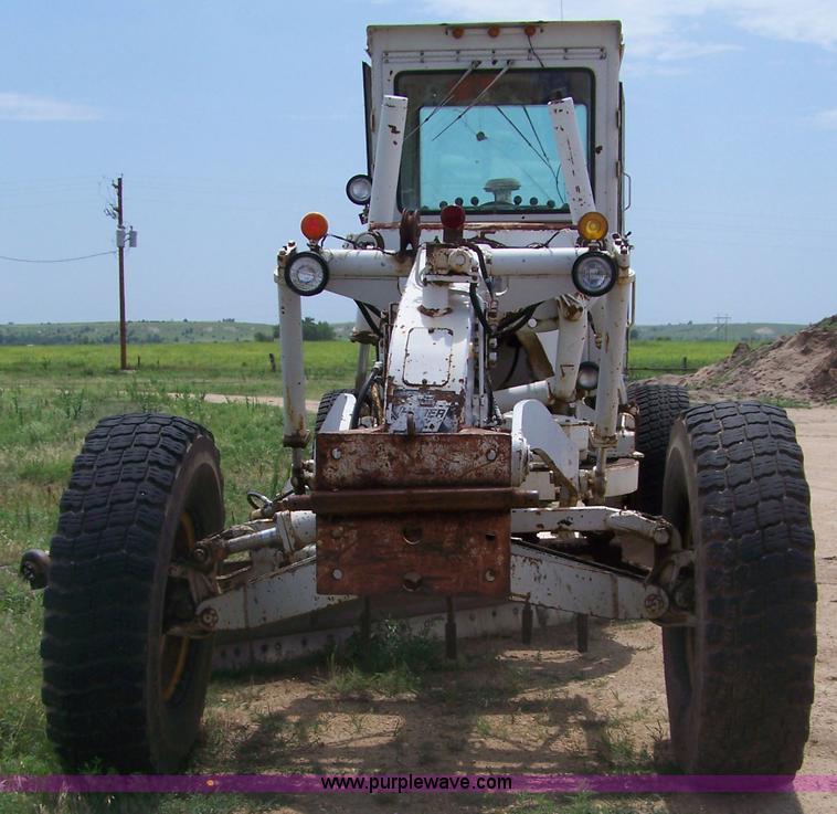 image for item 6011 Huber FJ50 motor grader