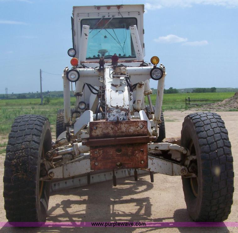 image for item 6011 Huber FJ50 motor grader