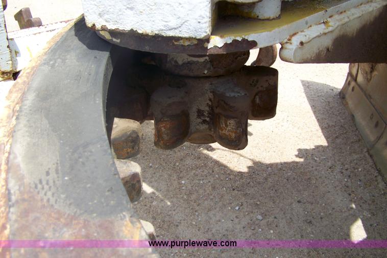 image for item 6011 Huber FJ50 motor grader