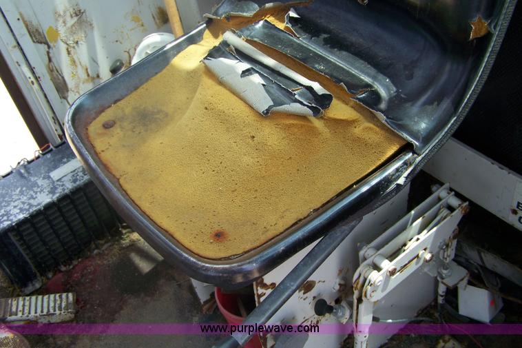 image for item 6011 Huber FJ50 motor grader