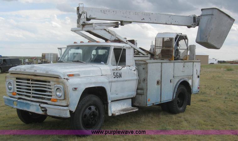 image for item 6131 1970 Ford 600 bucket truck