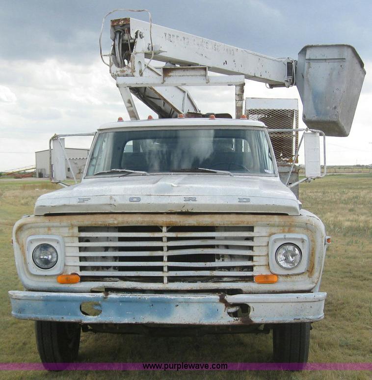 image for item 6131 1970 Ford 600 bucket truck