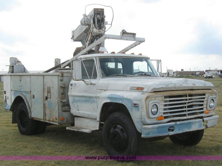 image for item 6131 1970 Ford 600 bucket truck