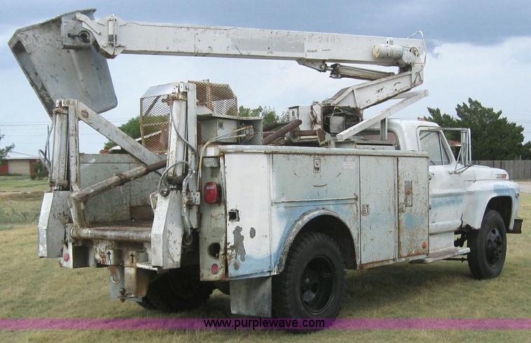 image for item 6131 1970 Ford 600 bucket truck