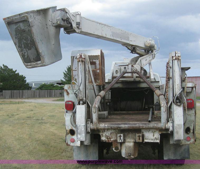 image for item 6131 1970 Ford 600 bucket truck