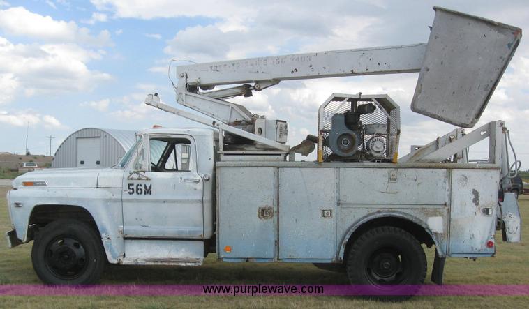 image for item 6131 1970 Ford 600 bucket truck