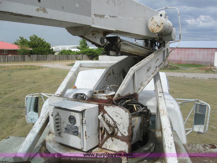 image for item 6131 1970 Ford 600 bucket truck