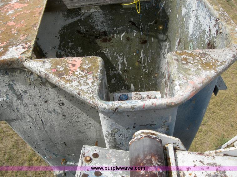 image for item 6131 1970 Ford 600 bucket truck