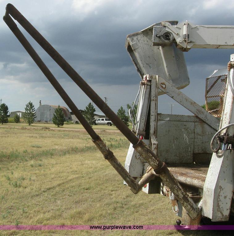 image for item 6131 1970 Ford 600 bucket truck