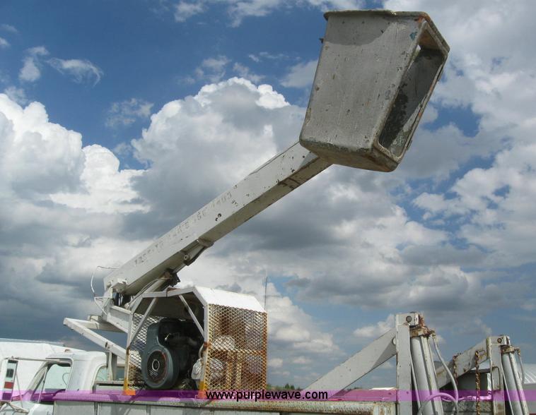 image for item 6131 1970 Ford 600 bucket truck