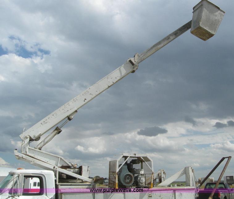 image for item 6131 1970 Ford 600 bucket truck